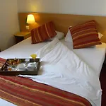 Otel Logis Restaurant Pont Du Gard