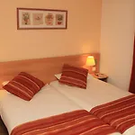 Otel Logis Restaurant Pont Du Gard 3*