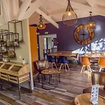 Logis Restaurant Pont Du Gard Uzès