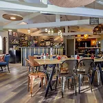 Logis Restaurant Pont Du Gard Otel 3*
