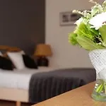Logis Restaurant Pont Du Gard Otel