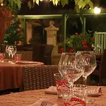 Logis Restaurant Pont Du Gard Otel 3*