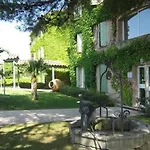 Otel Logis Restaurant Pont Du Gard 3*