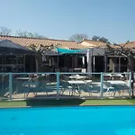 Logis Restaurant Pont Du Gard Otel 3*