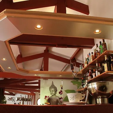 מלון Logis Restaurant Pont Du Gard 3*