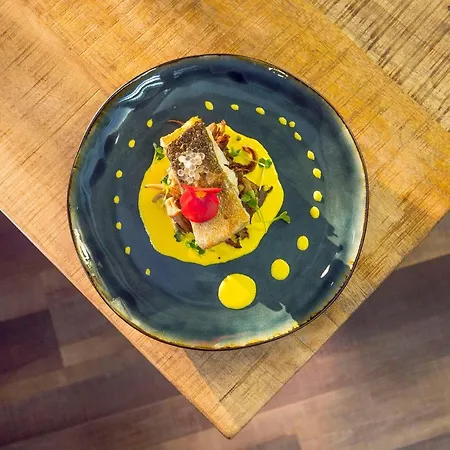 מלון Logis Restaurant Pont Du Gard