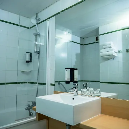 Logis Restaurant Pont Du Gard Otel Uzès