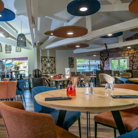 Logis Restaurant Pont Du Gard מלון