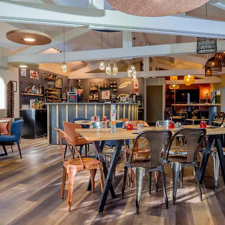 Logis Restaurant Pont Du Gard מלון