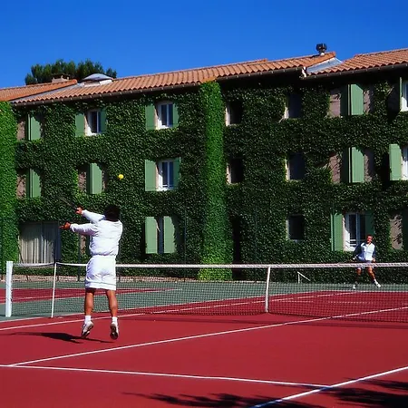 فندق Logis Pont Du Gard 3*
