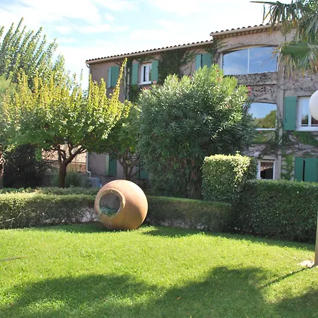فندق Logis Pont Du Gard 3*