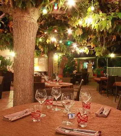 Logis Restaurant Pont Du Gard Hotel 3*
