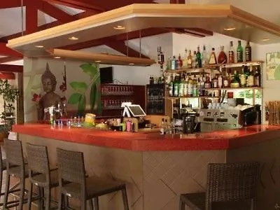 מלון Logis Restaurant Pont Du Gard