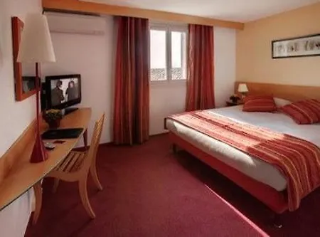 Logis Restaurant Pont Du Gard 3* Юзес