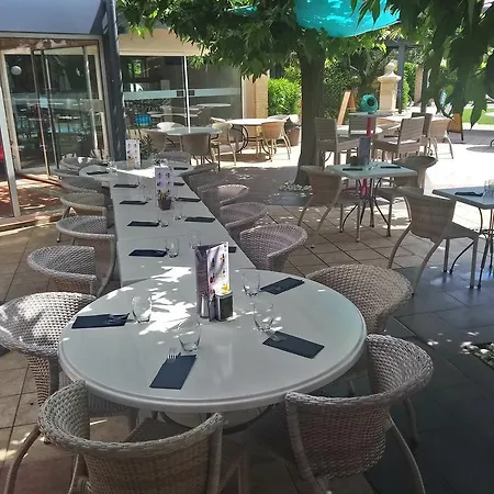 מלון Logis Restaurant Pont Du Gard 3*