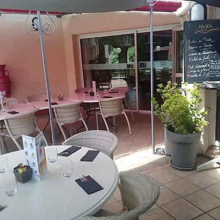 Logis Restaurant Pont Du Gard Uzès