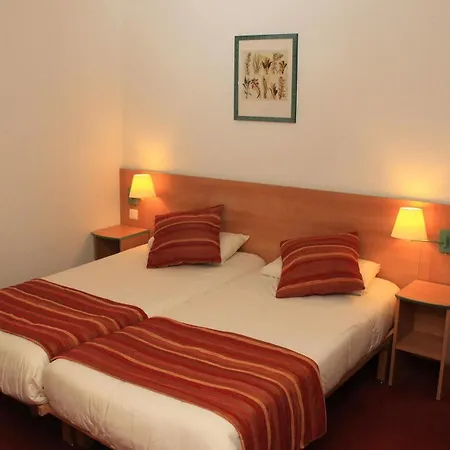 Logis Restaurant Pont Du Gard מלון 3*