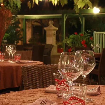 Logis Restaurant Pont Du Gard Hotel 3*