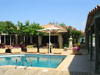 Hotel Logis Restaurant Pont Du Gard