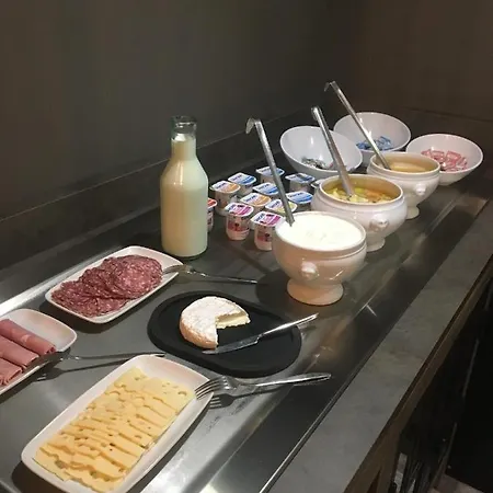 מלון Logis Restaurant Pont Du Gard Uzès