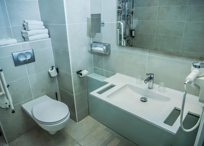 Logis Restaurant Pont Du Gard