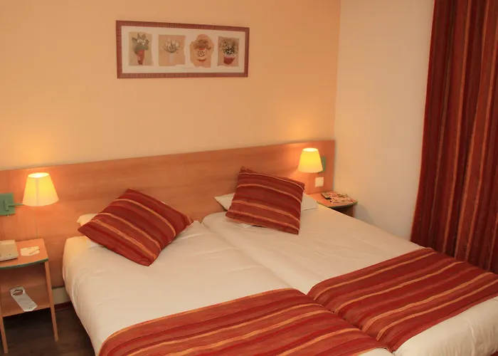 Hotel Logis Restaurant Pont Du Gard 3*