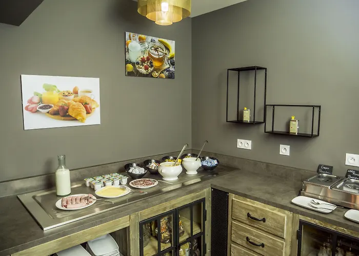 Hotel Logis Restaurant Pont Du Gard