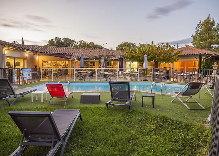 Hotel Logis Restaurant Pont Du Gard