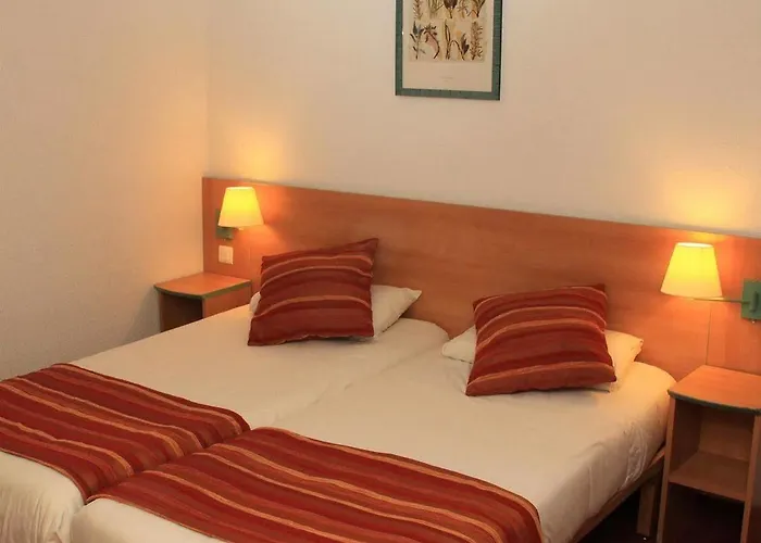 Logis Restaurant Pont Du Gard Hotel 3*